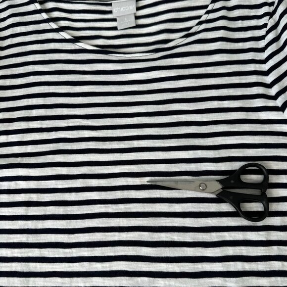 Chicos Knit Top Tee Size XL Navy White Stripe Slub Lace Hem Nautical - Picture 6 of 10